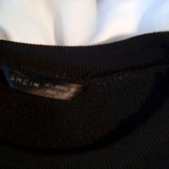 Sweater size large - Picture 2 of 5